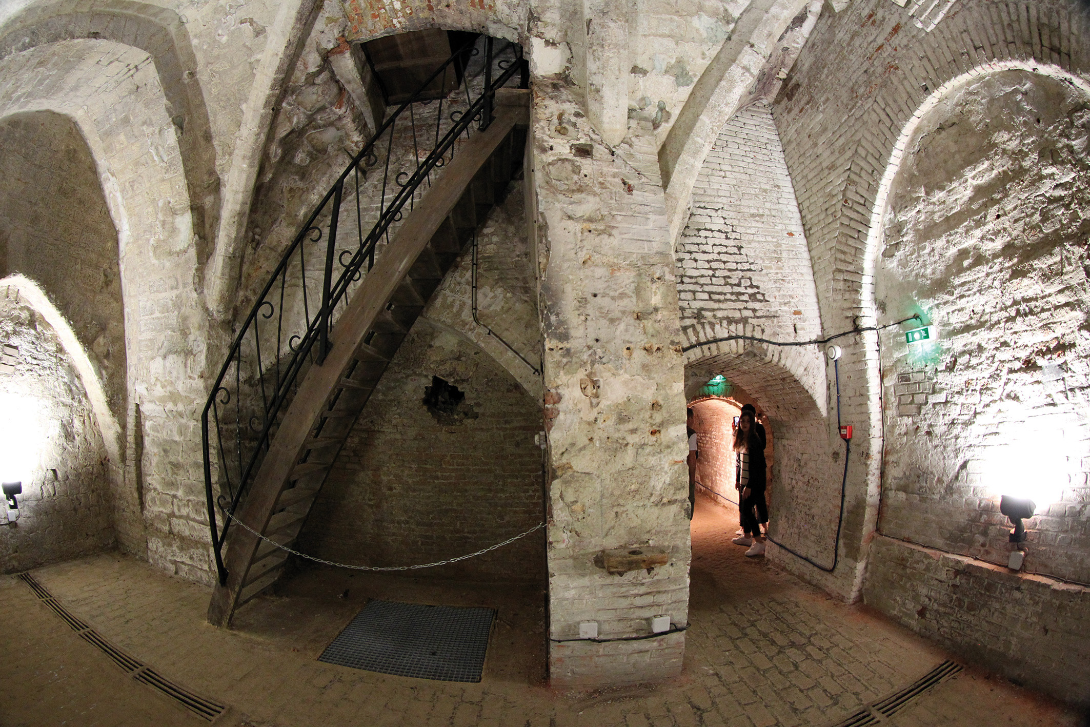Visite guidée : Des souterrains aux hauteurs de la Basilique de Saint-Quentin
