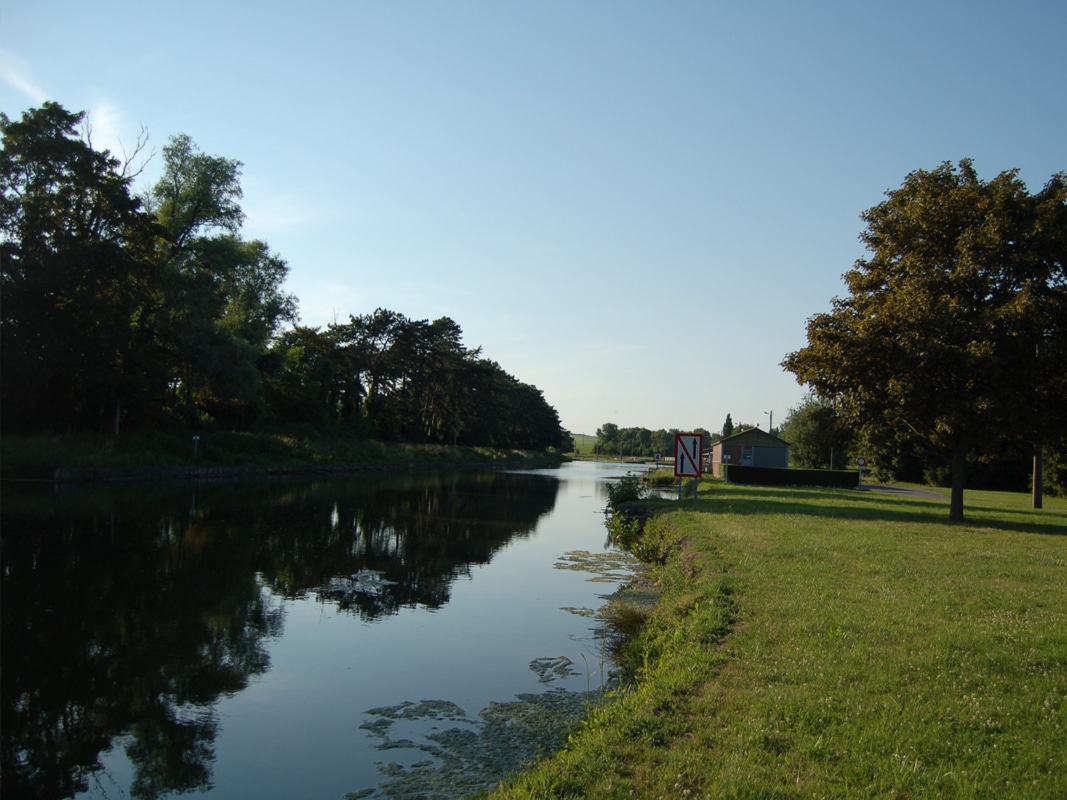 lesdins canal saint quentin destination - Office de tourisme du Saint-Quentinois