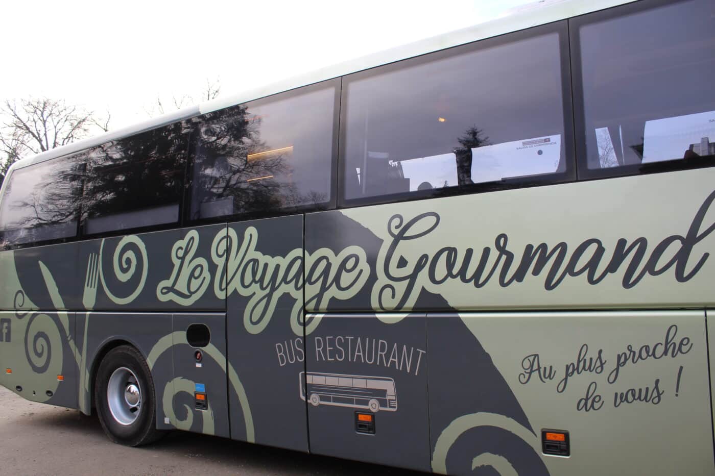 Ambassadeurs d'chénou - Marylise et Anthony - Le Voyage Gourmand, Bus restaurant