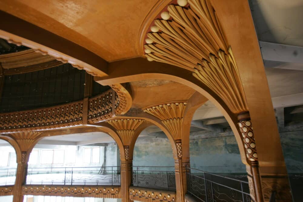 Palais de lart deco retouche sans les gens - Office de tourisme du Saint-Quentinois
