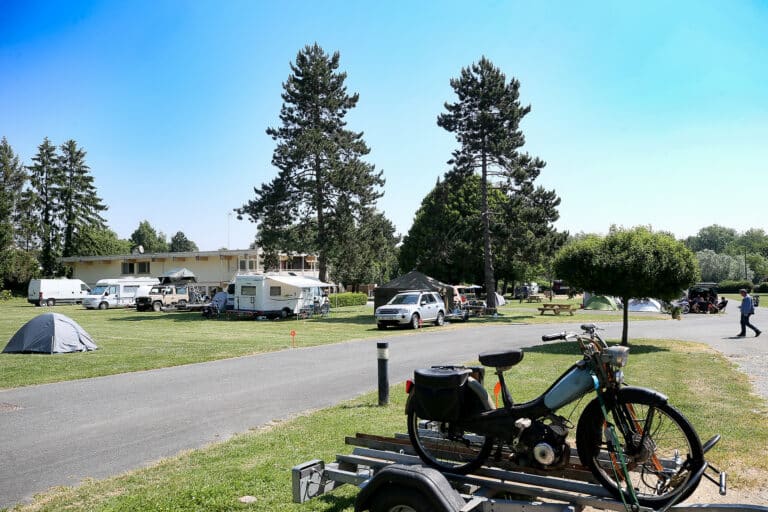 Campings et aires de camping-cars dans le Saint-Quentinois : où poser ses valises… ou ses roues ? 1 Camping municipal 2 1 - Office de tourisme du Saint-Quentinois