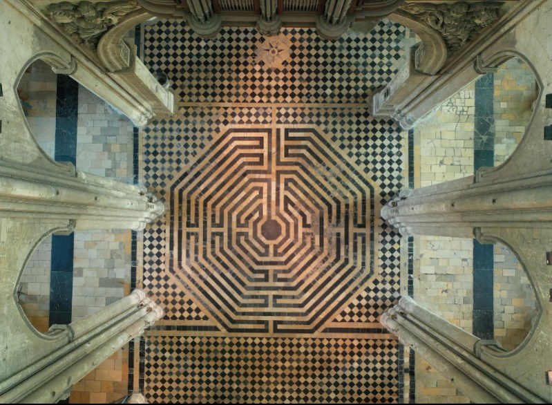 Escape box : Saurez-vous percer le secret de la Basilique ? 1 Escape box : Saurez-vous percer le secret de la Basilique ?