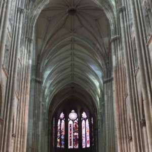 Du quartier canonial au parvis : exploration autour de la Basilique
